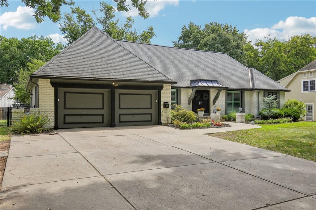Photo 2 of 9029 Rosewood Drive