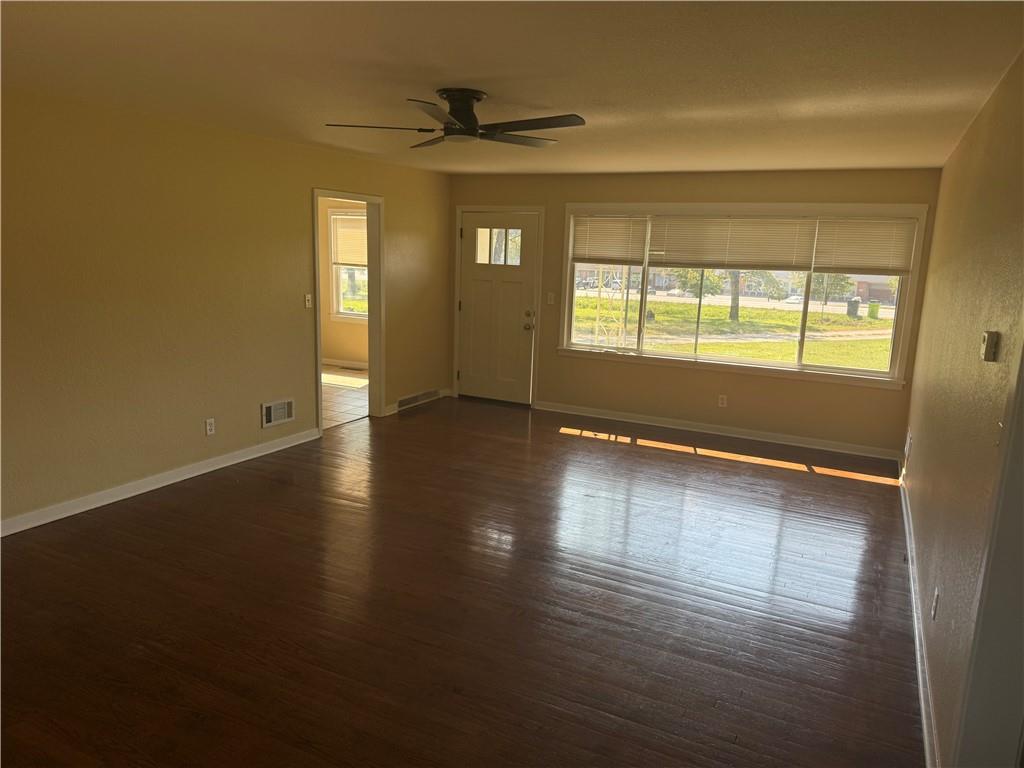 Photo 5 of 1704 E Mechanic Street