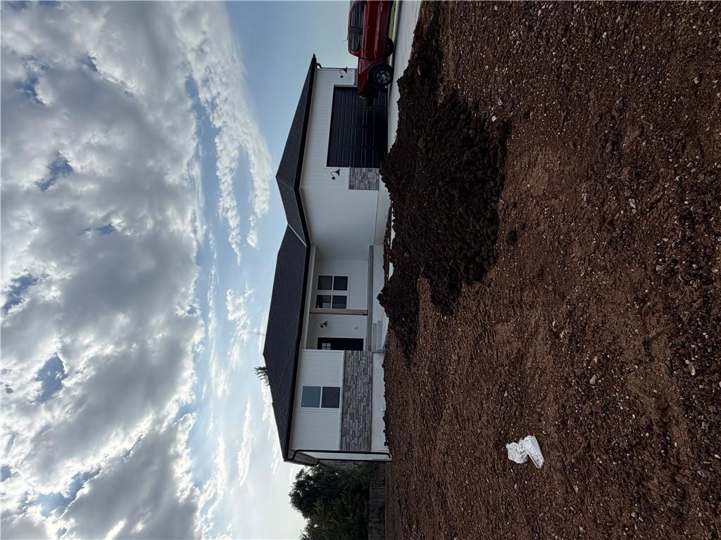 Photo 2 of 1415 Thomas Drive