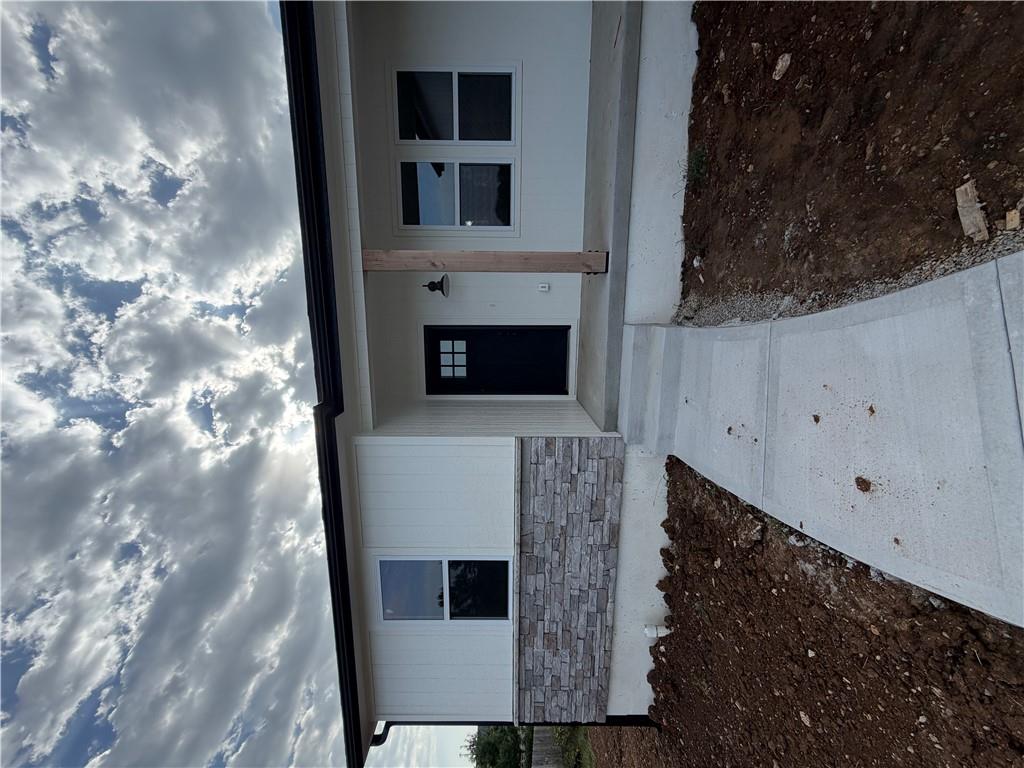 Photo 3 of 1415 Thomas Drive