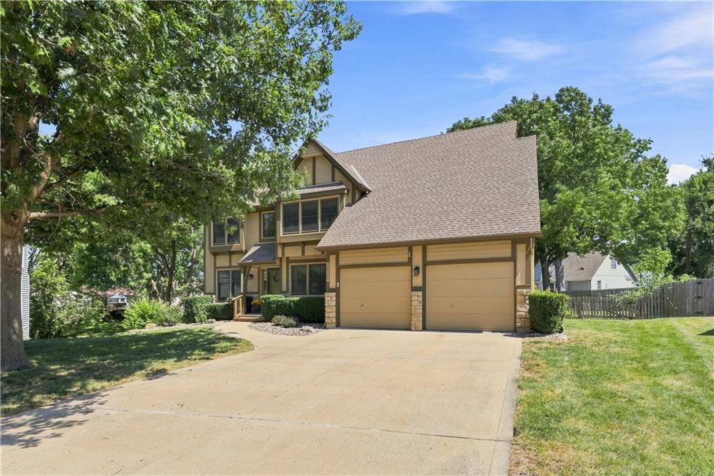 Photo 4 of 2825 N 103rd Street