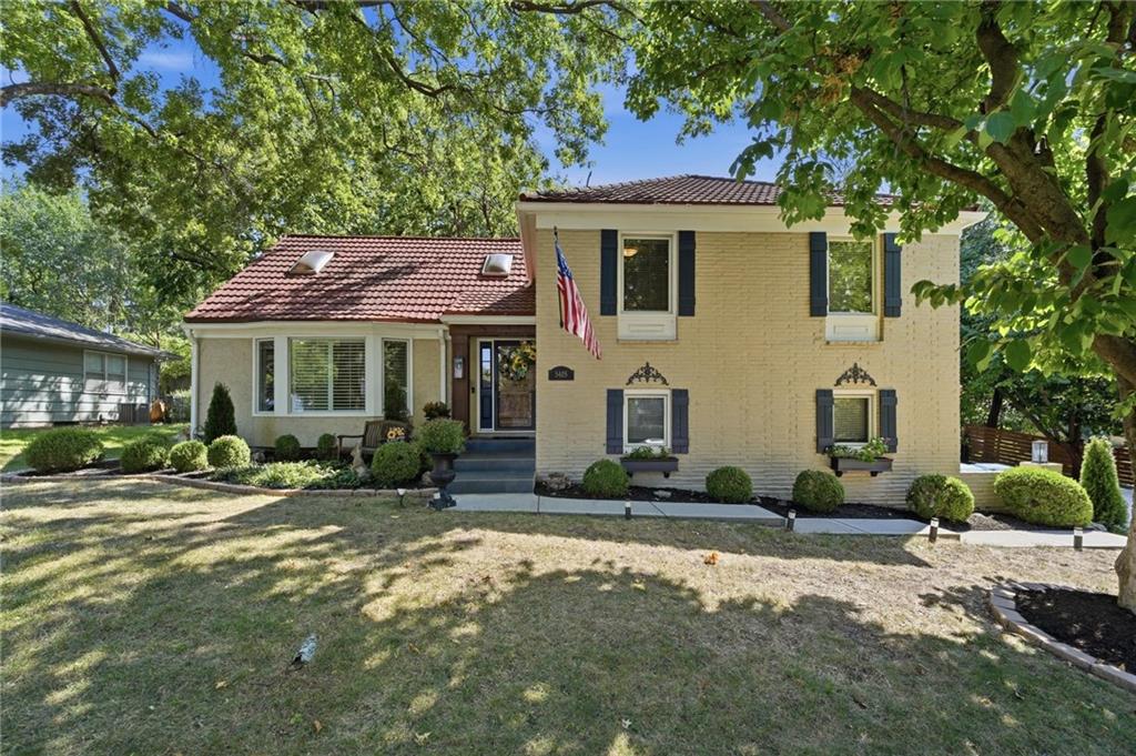 Photo 2 of 5405 W 80th Street