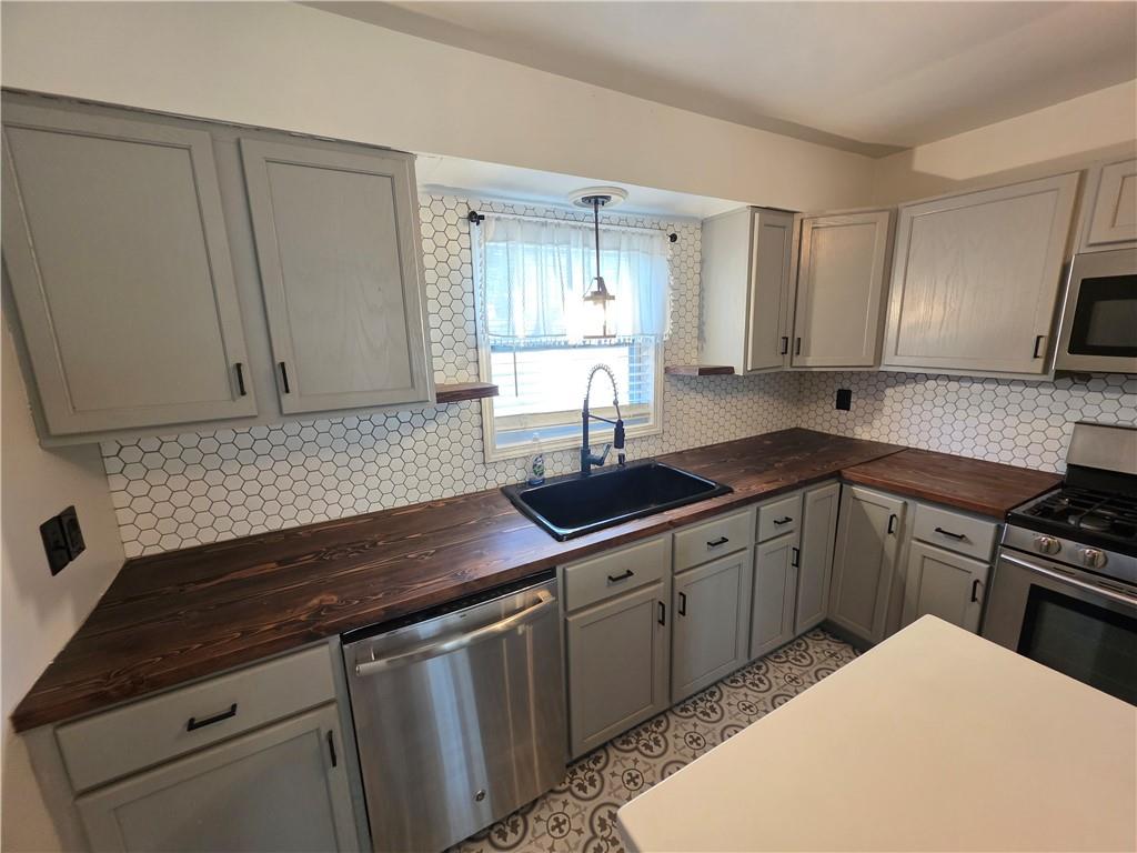 Photo 6 of 208 SW 5th Street