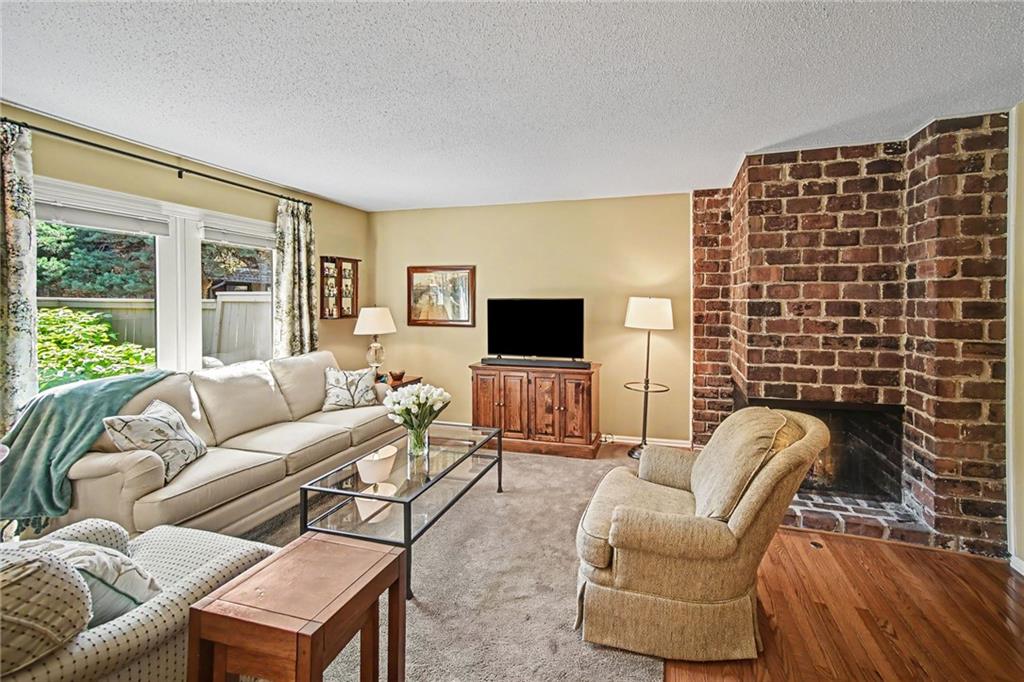 Photo of 10237 Foster Street