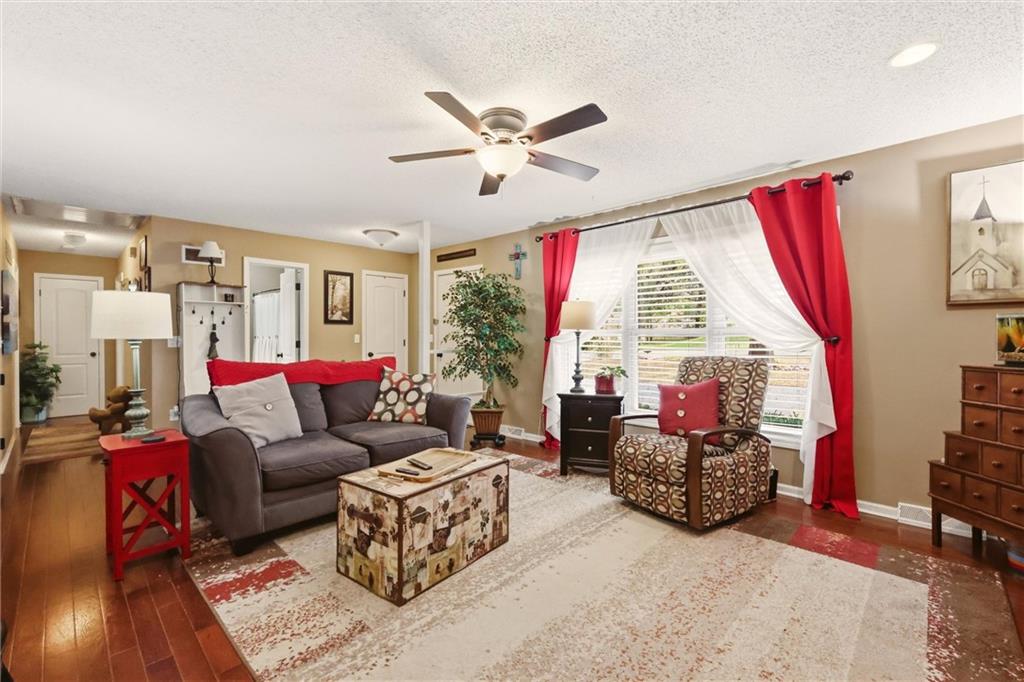 Photo 7 of 712 Shishir Road