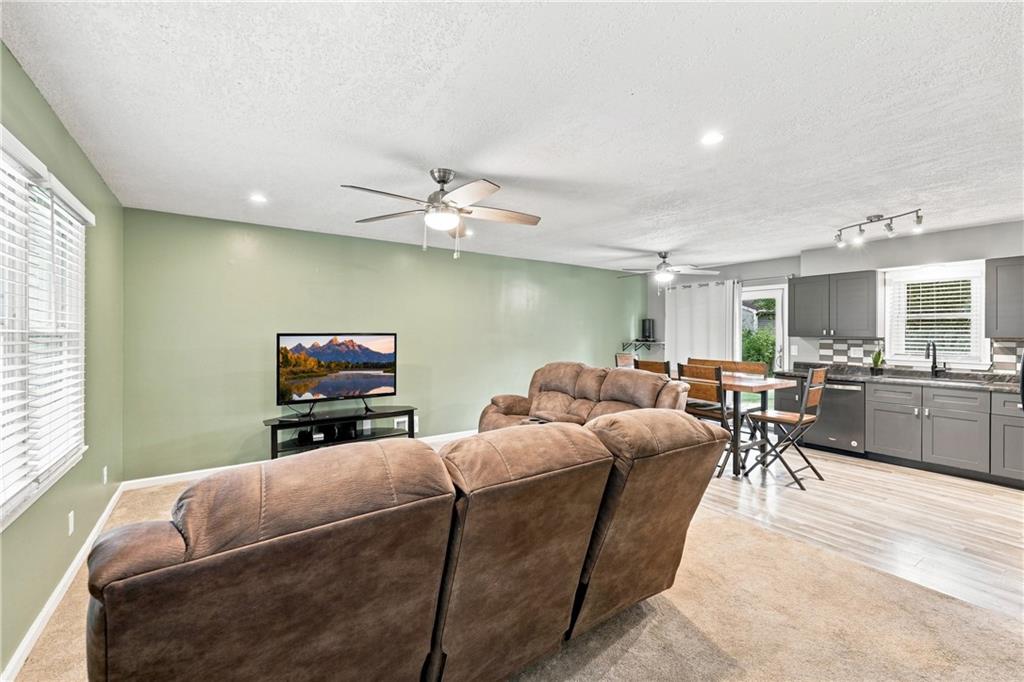 Photo 4 of 2206 S Park Avenue