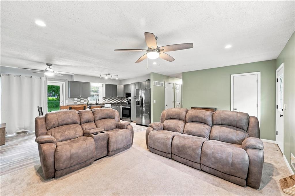 Photo 5 of 2206 S Park Avenue