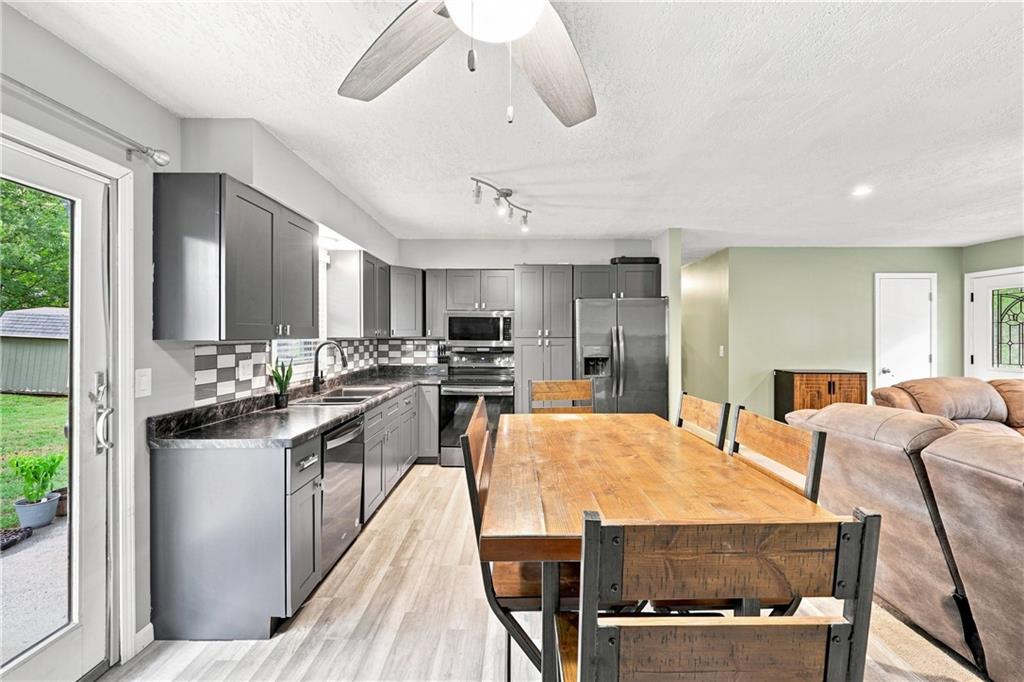 Photo 6 of 2206 S Park Avenue