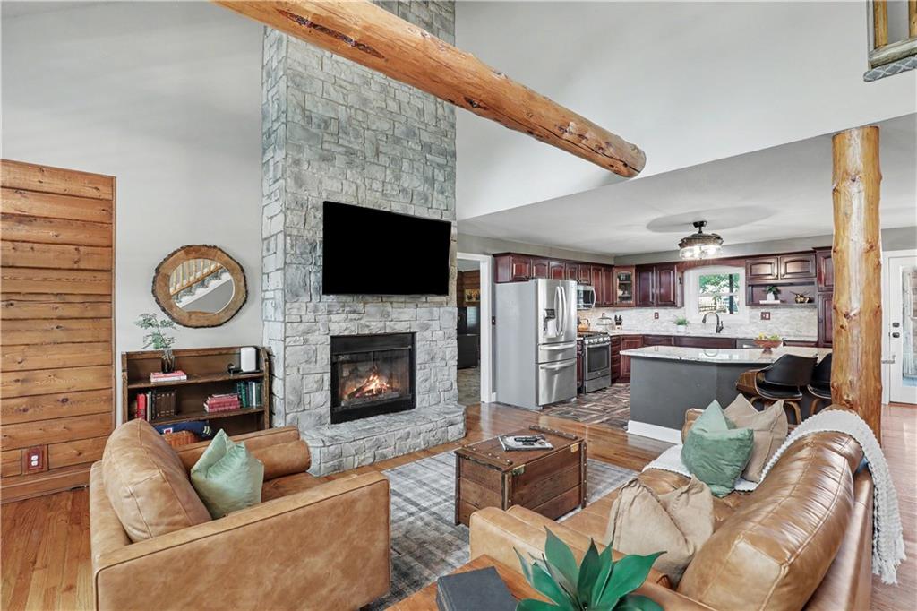 Photo 5 of 611 N Winnebago Drive