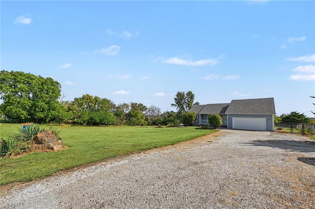 Photo 5 of 21051 Hemphill Road