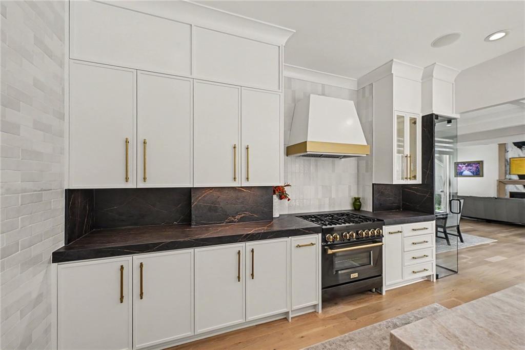 Photo 4 of 5346 W 123RD Street