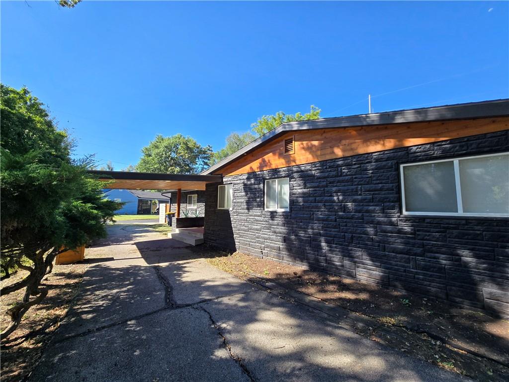 Photo 3 of 7142 FOREST Avenue