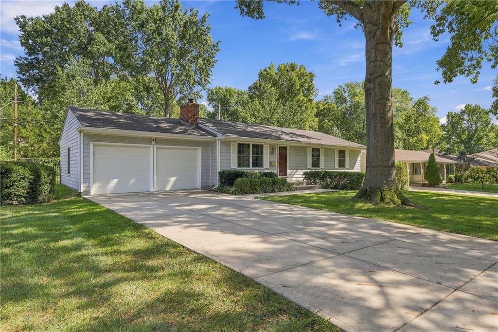 Photo 2 of 8703 Belleview Avenue