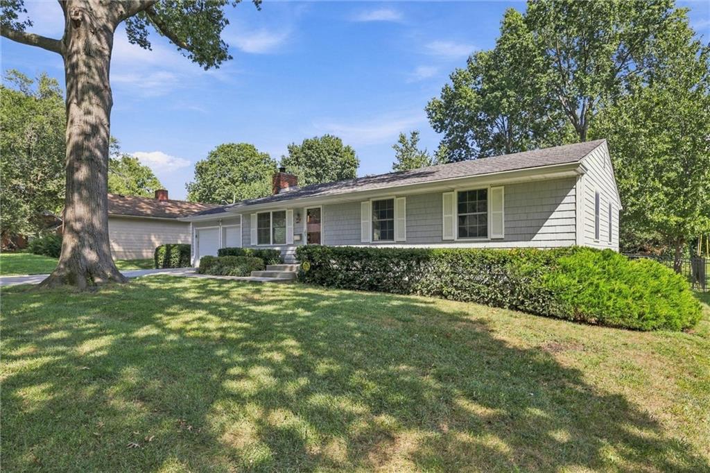 Photo 3 of 8703 Belleview Avenue