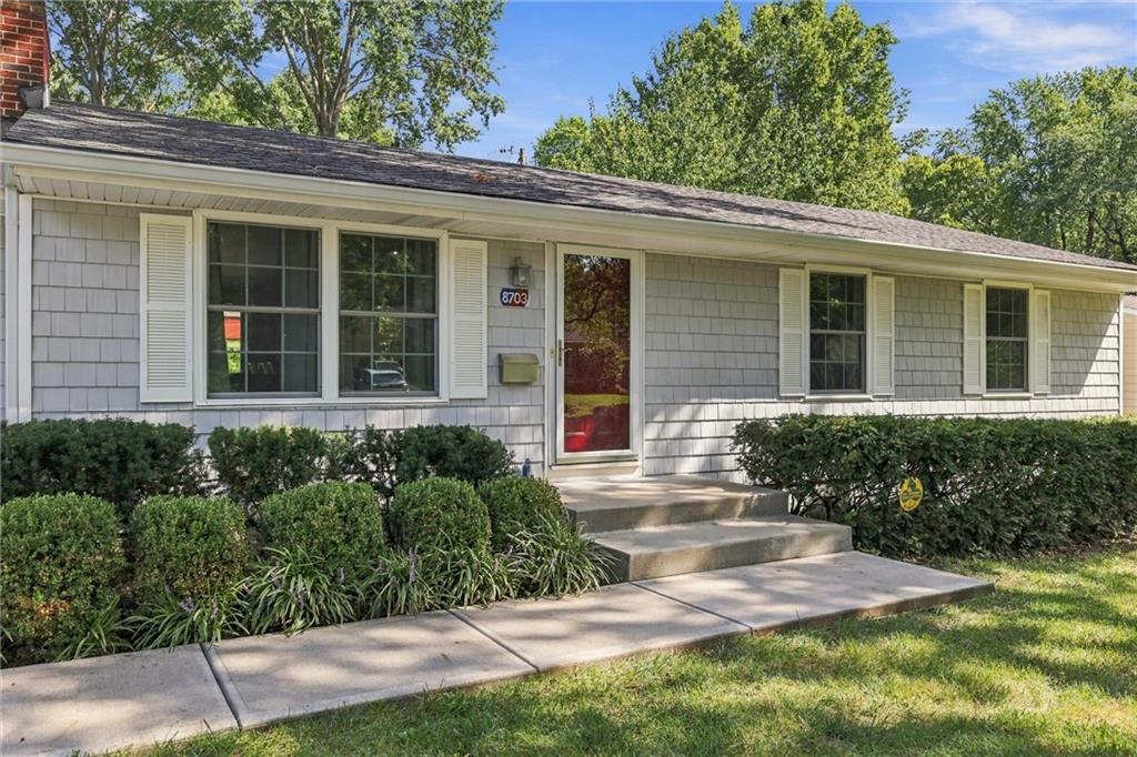 Photo 4 of 8703 Belleview Avenue