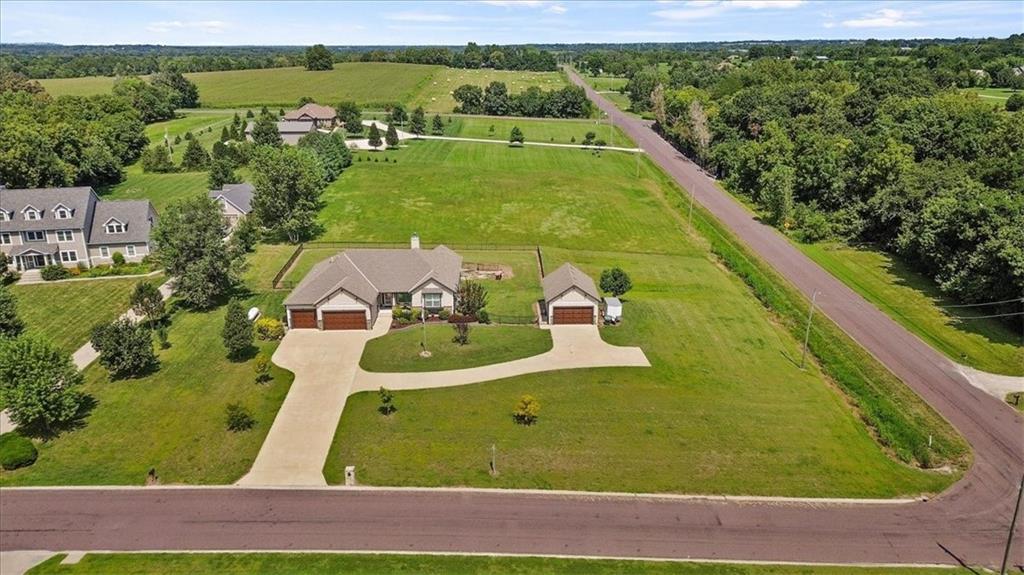 Photo 3 of 18220 Prairie View Drive
