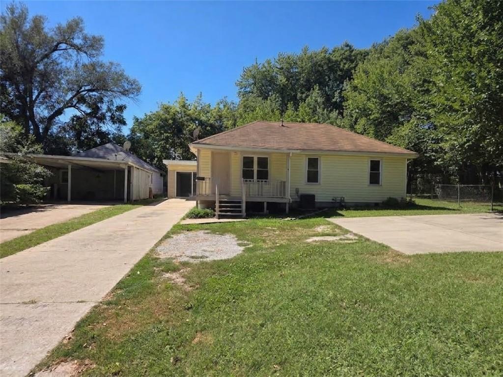 Photo 2 of 1112 Leslie Street