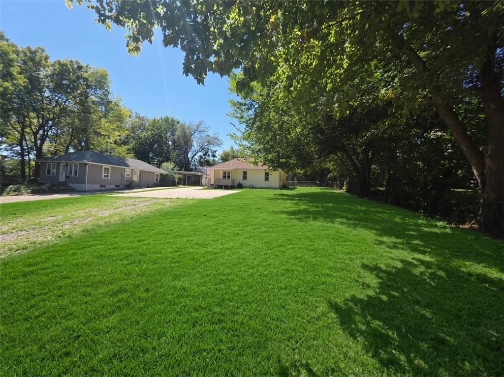Photo 4 of 1112 Leslie Street