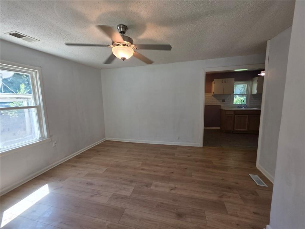 Photo 5 of 1112 Leslie Street