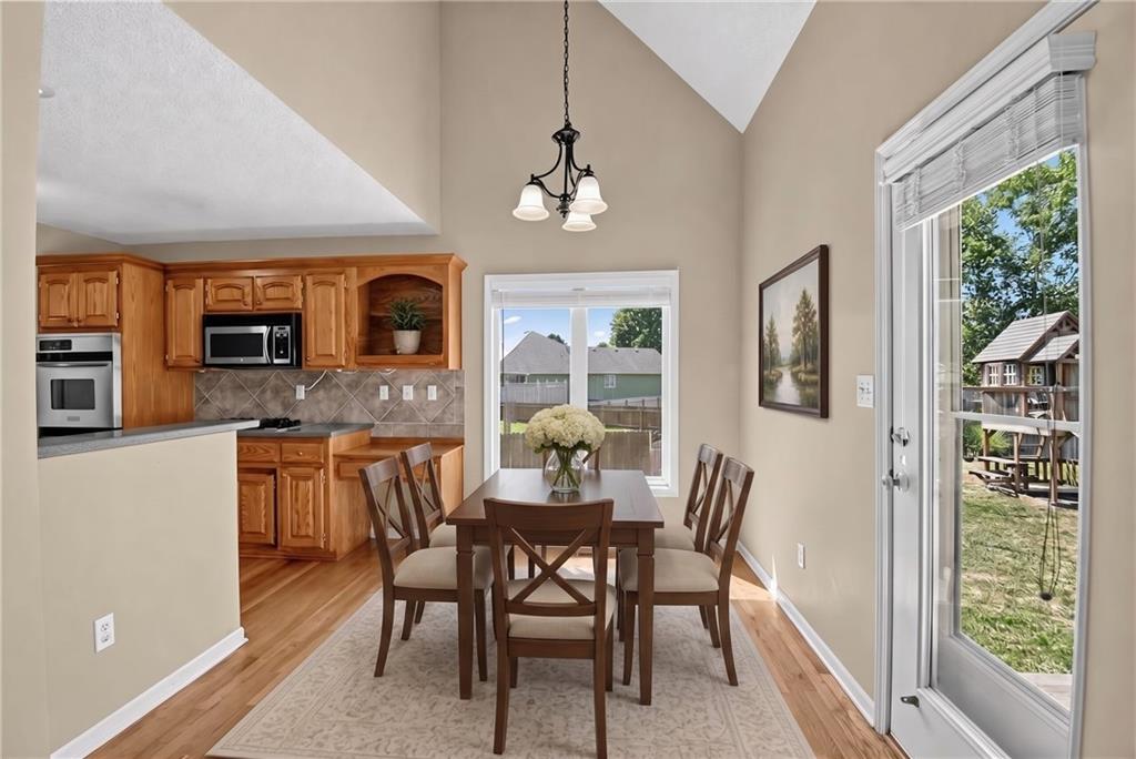 Photo 2 of 228 SW Ascot Circle