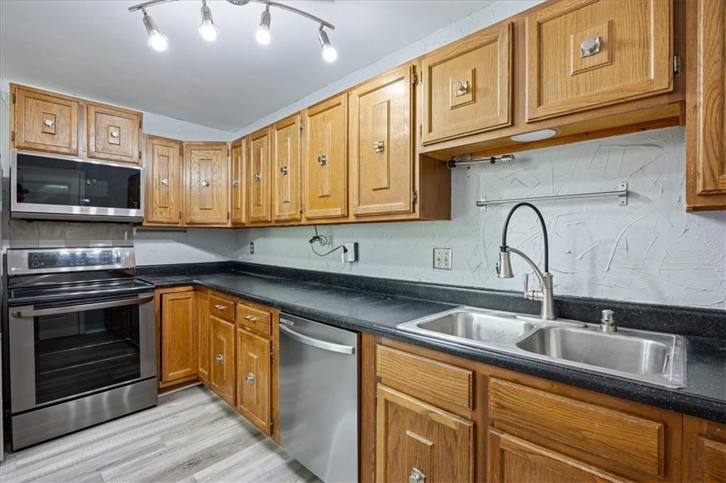 Photo 7 of 4705 Reinhardt Drive