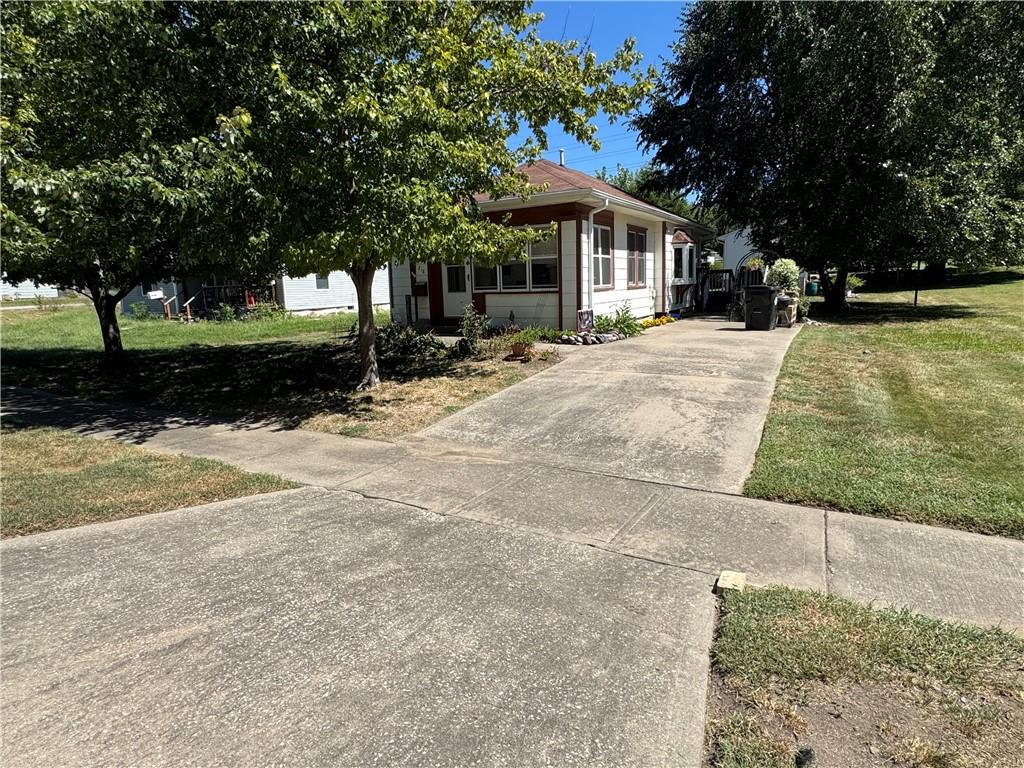 Photo 2 of 218 N Campbell Street