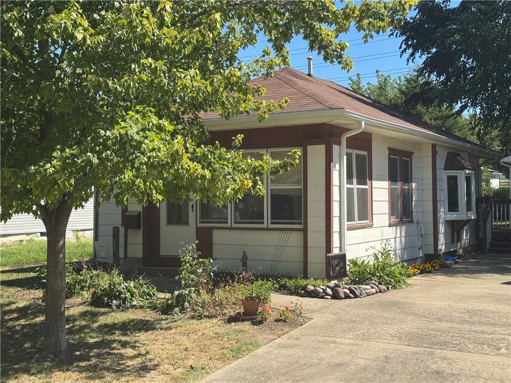Photo 3 of 218 N Campbell Street