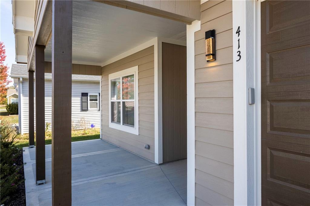 Photo 4 of 413 NE Poplar Court