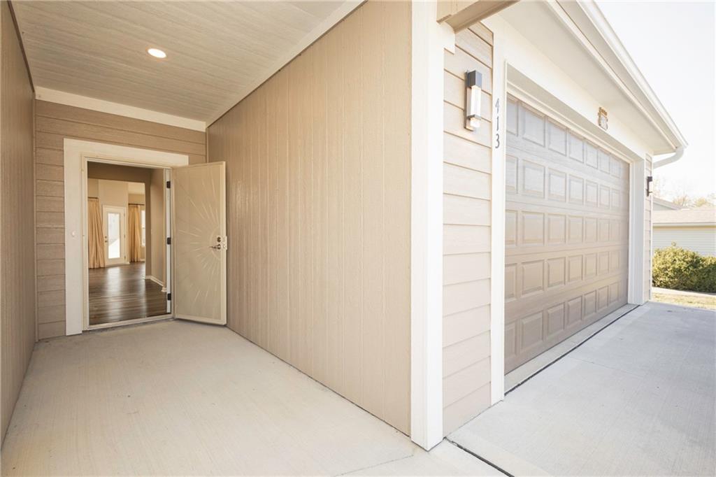 Photo 5 of 413 NE Poplar Court