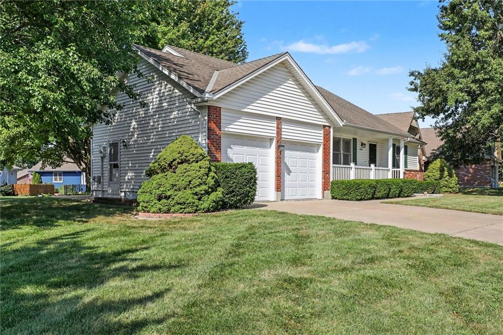 Photo 4 of 616 SW Hoke Lane