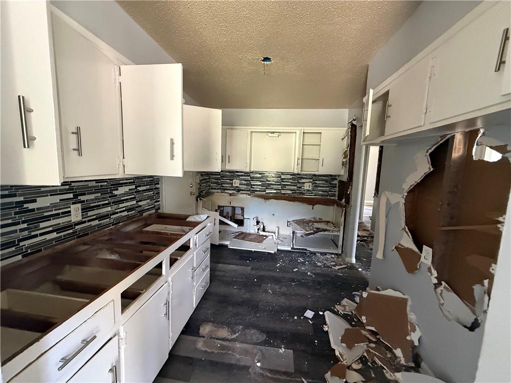 Photo 3 of 3909 E 58th Street