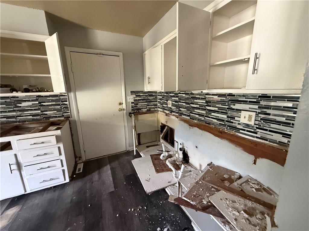 Photo 4 of 3909 E 58th Street