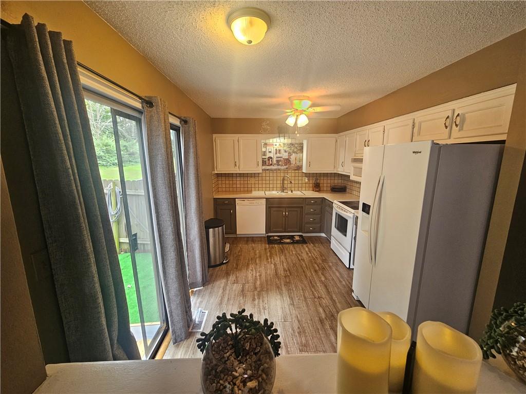 Photo 6 of 201 W Foxwood Drive