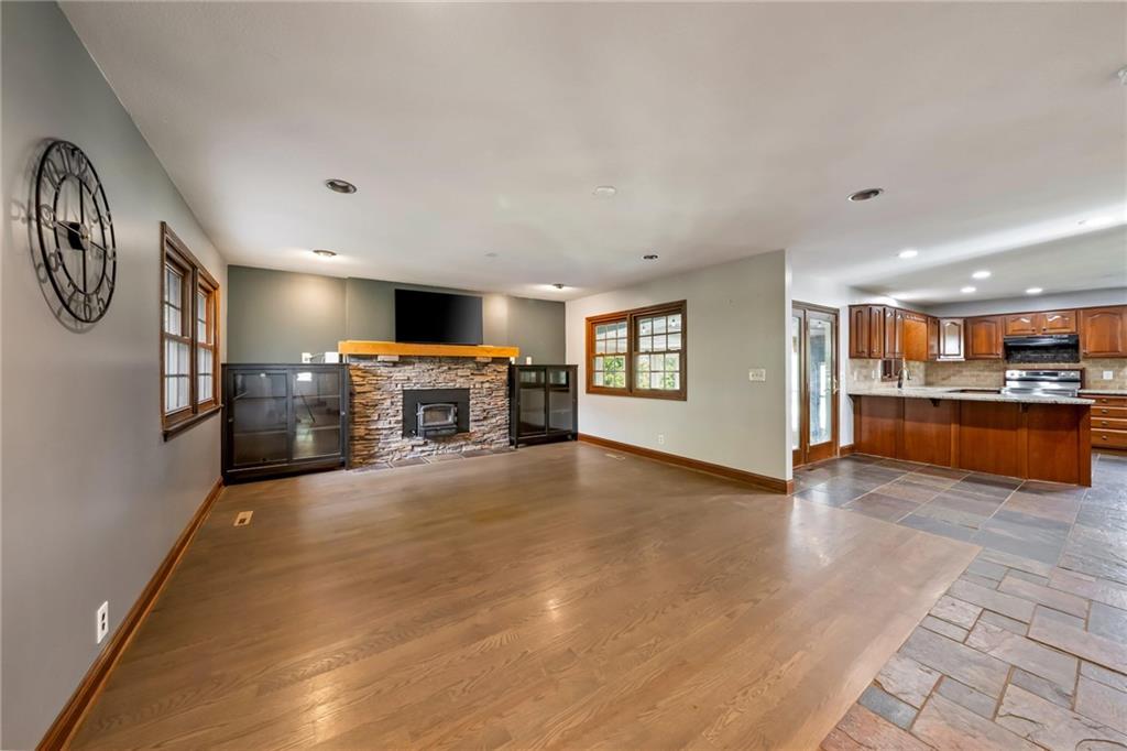 Photo 4 of 24540 Mission Belleview Road