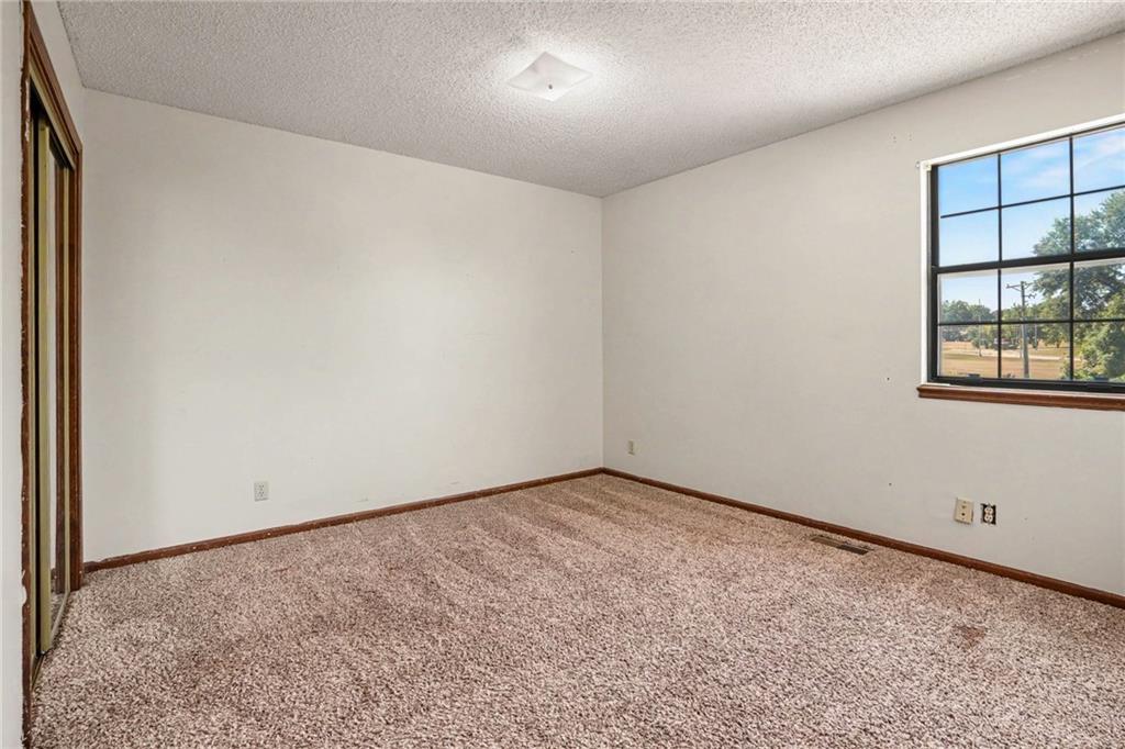 Photo 4 of 216 Stonebridge Lane