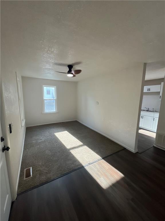Photo 5 of 509 E North Street