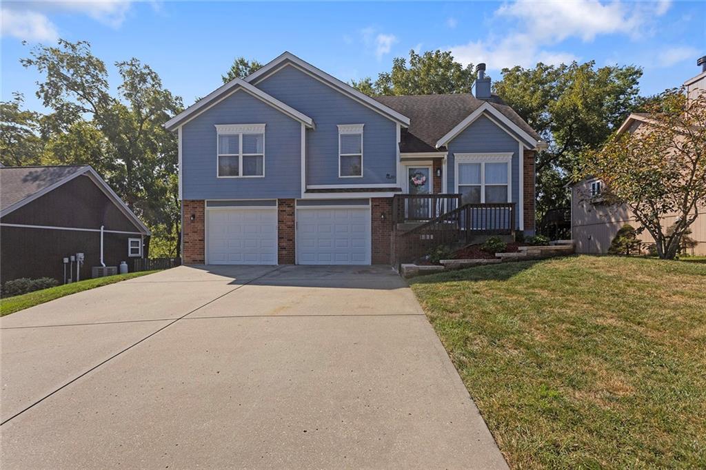 Photo 2 of 207 Lakeview Drive