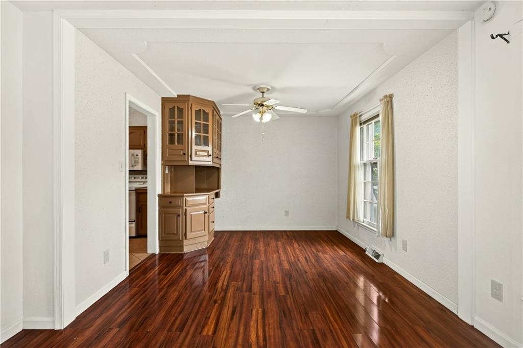 Photo 5 of 5725 Earnshaw Street