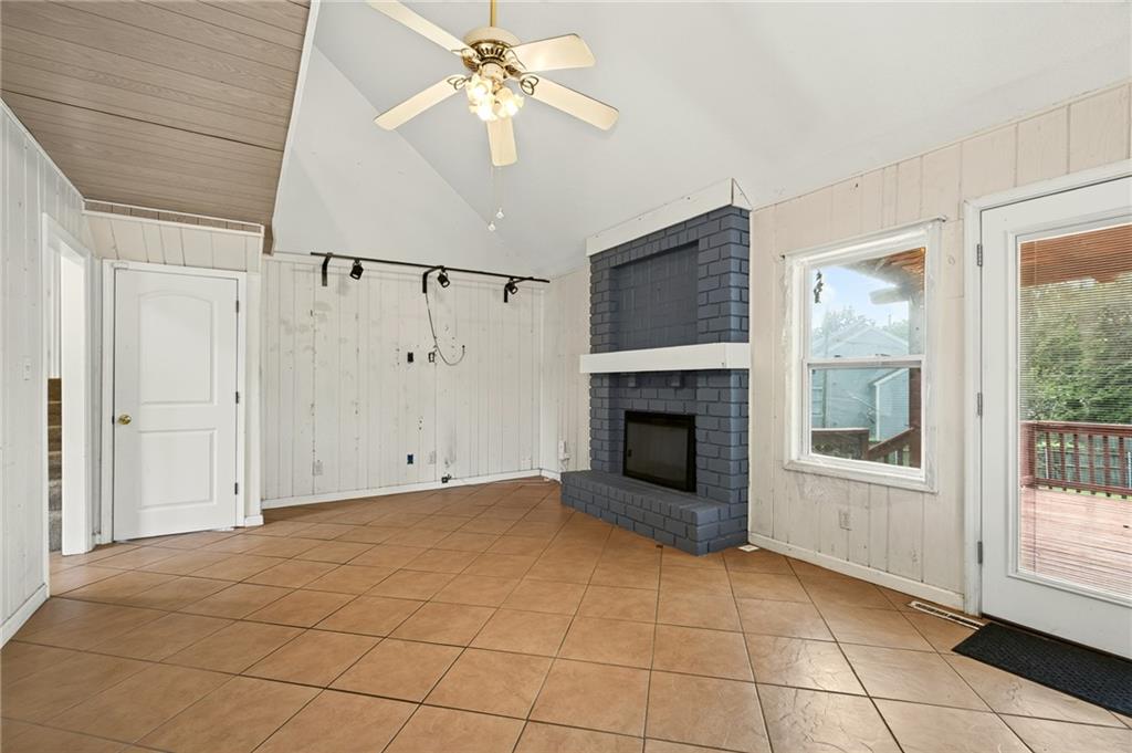 Photo 6 of 5725 Earnshaw Street