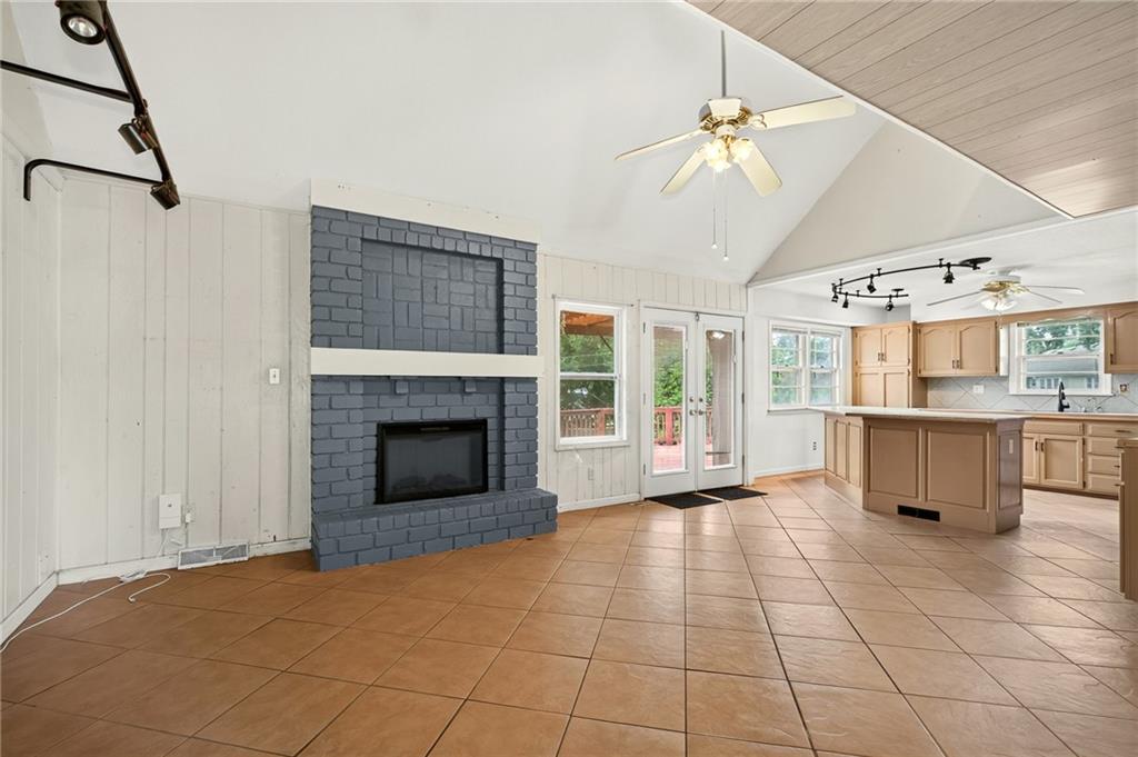 Photo 7 of 5725 Earnshaw Street