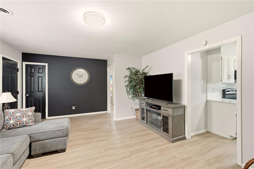 Photo 4 of 505 Quincy Boulevard