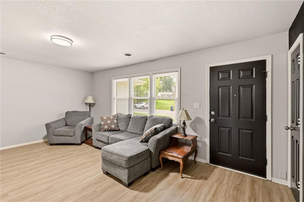 Photo 6 of 505 Quincy Boulevard