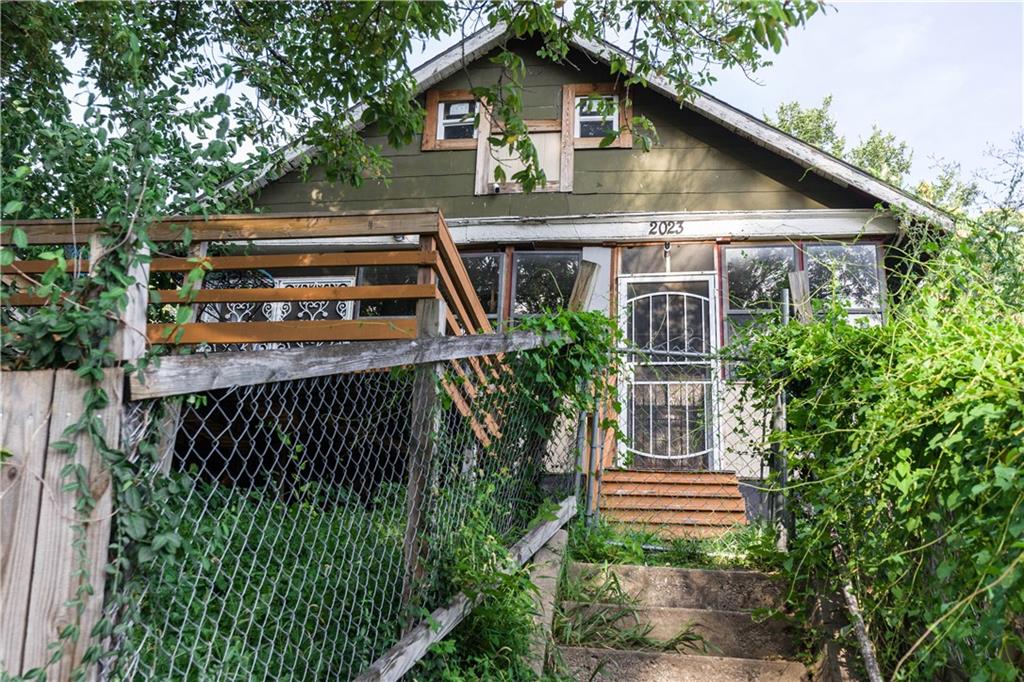 Photo 2 of 2023 Brighton Avenue