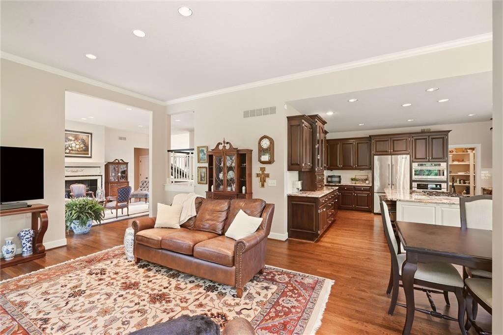 Photo 6 of 15040 Sherwood Street