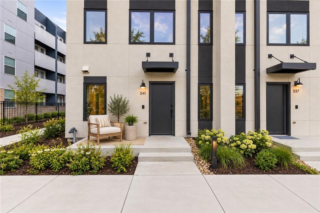 Photo of 541 E 19th Street