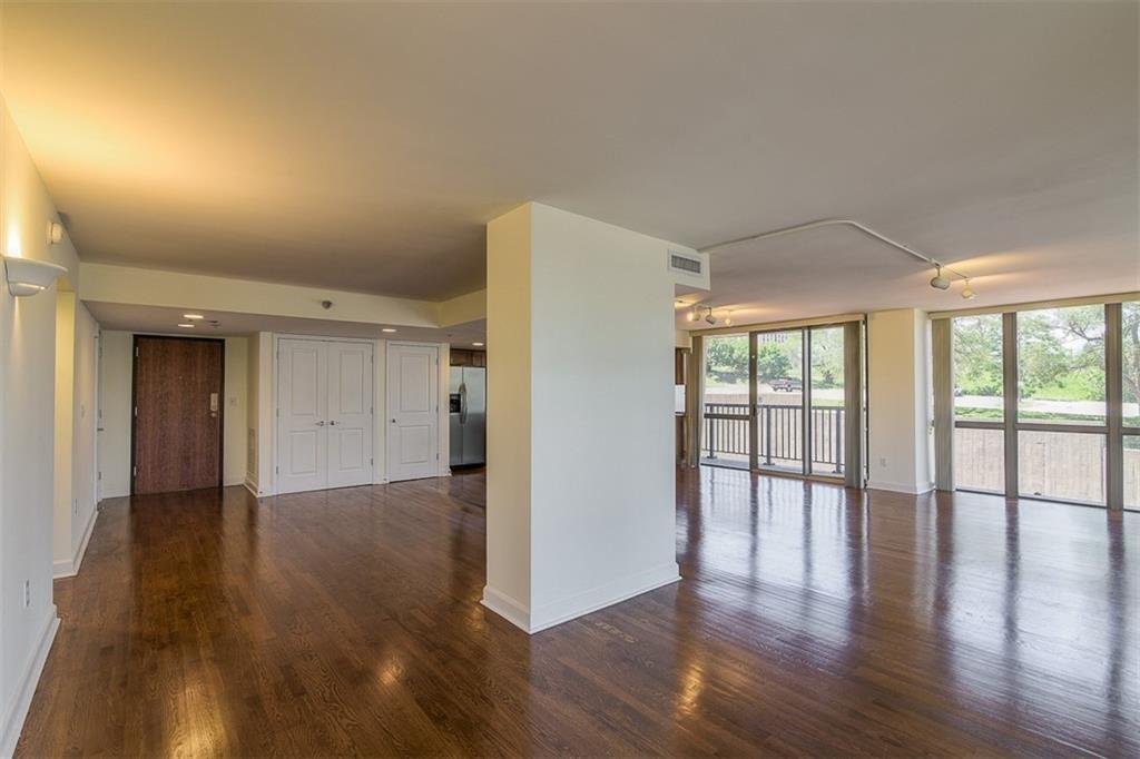Photo 4 of 600 E Admiral Boulevard #208