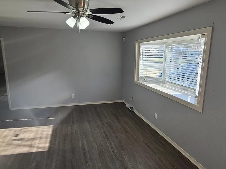 Photo 3 of 11316 Lewis Avenue