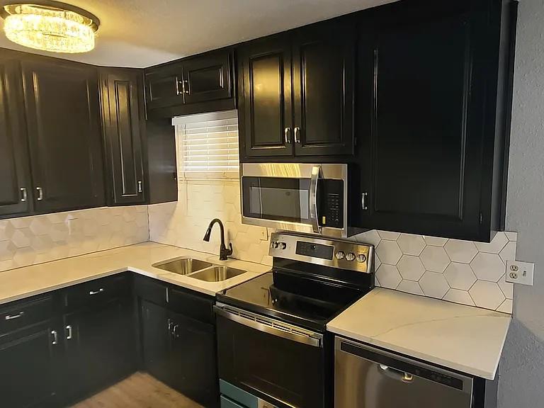 Photo 5 of 11316 Lewis Avenue