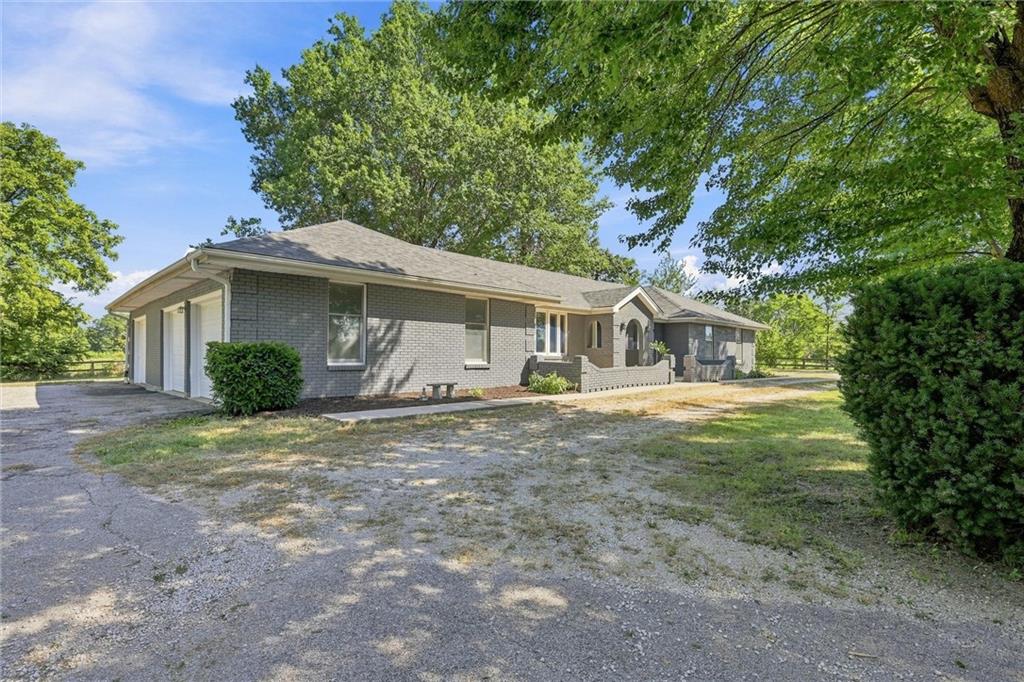 Photo 3 of 16413 Quinn Road