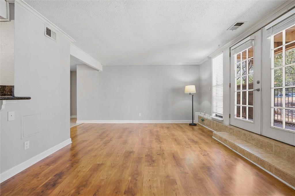 Photo 3 of 4727 Jarboe Street #41